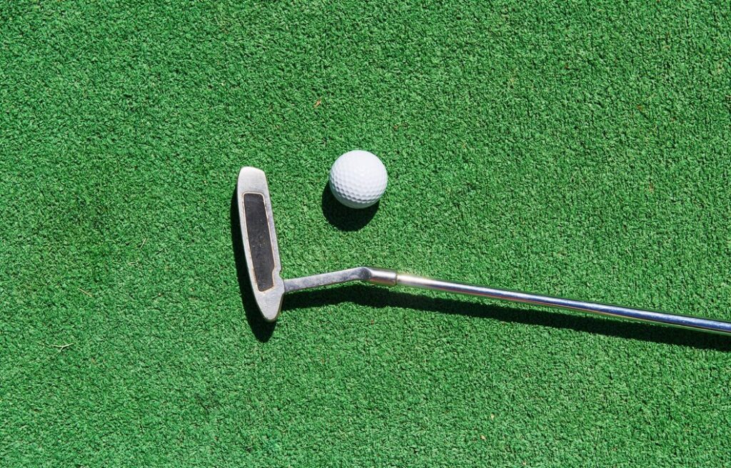 mini golf ball artificial grass
